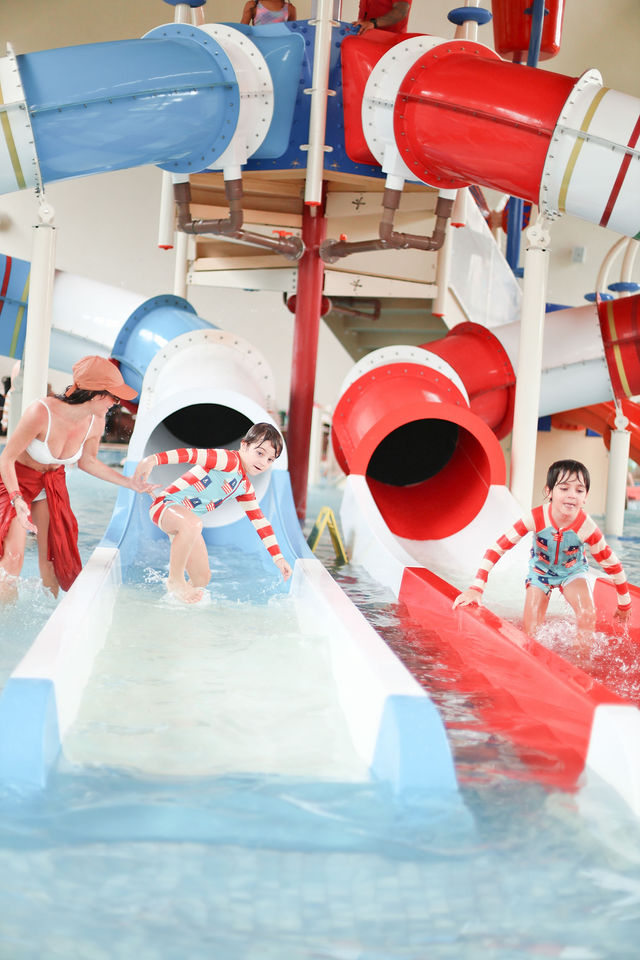 Família nos toboáguas do Parque Aquático Alpenmare