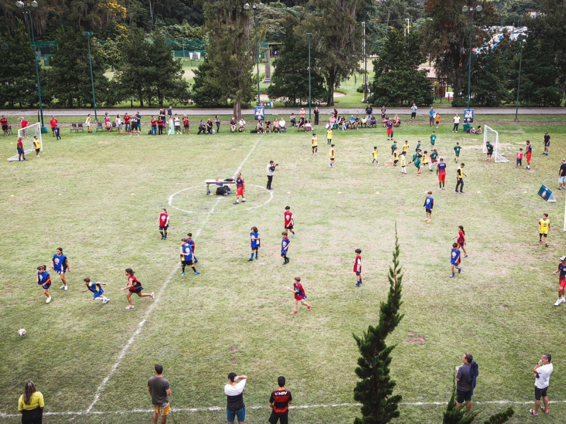 Campo de futebol e quadras